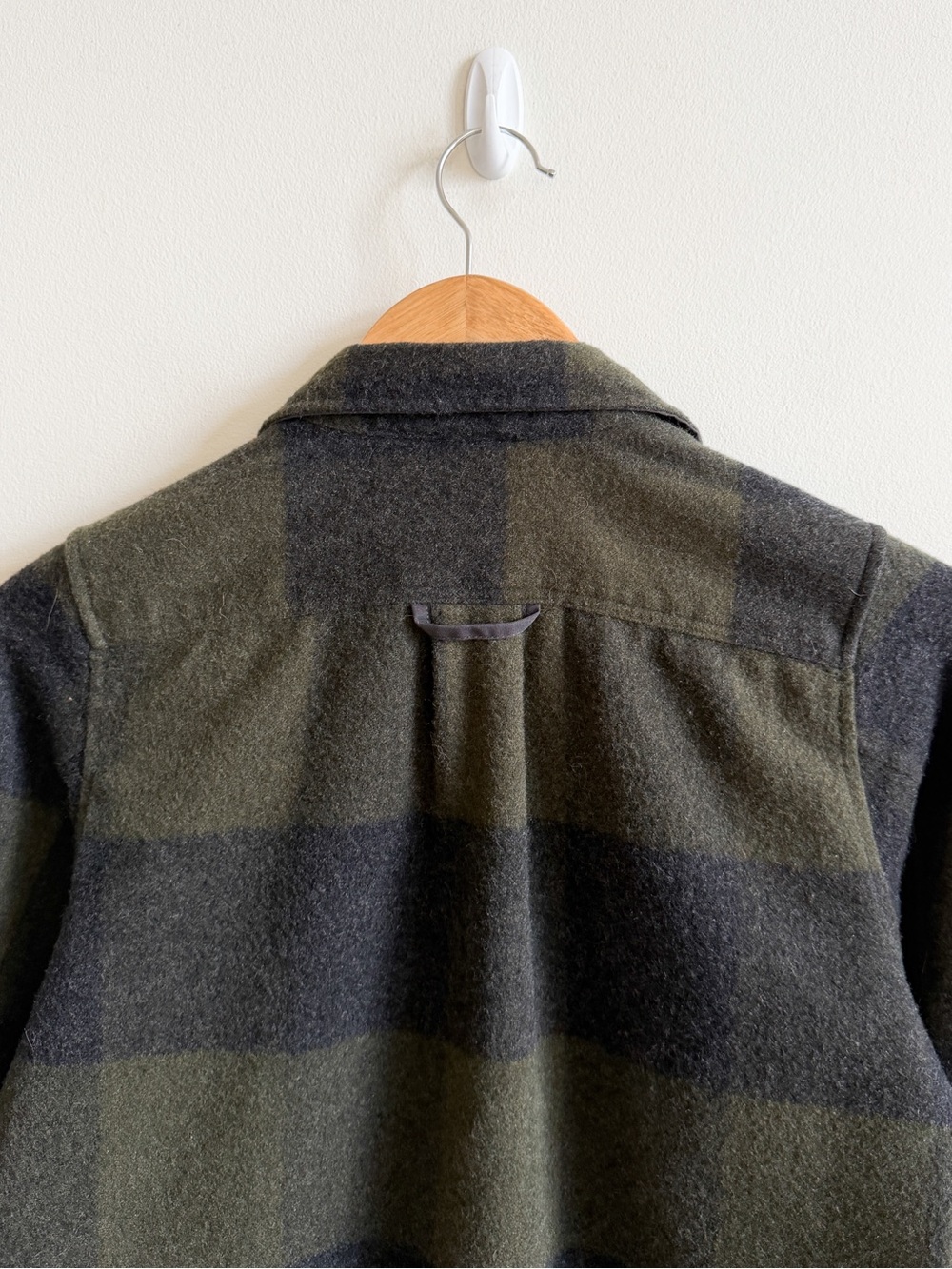 FJALLRAVEN • Canada Shirt in Deep Forest-Dark Grey - Picture 11 of 14